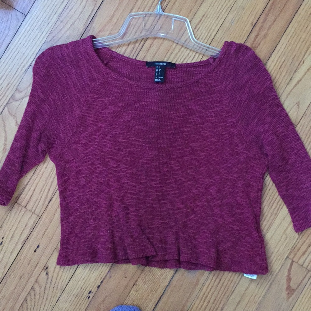 Maroon sweater crop top with 3/4 length sleeves
